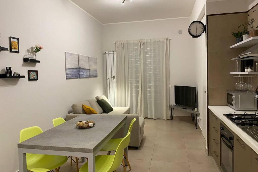 B&B Piano1 Interno5 - Accogliente E Moderno Bilocale Vicino Al Centro Salerno Exterior foto